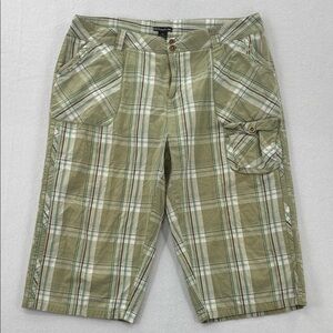 3For$20 Sixteen Plaid Green woman’s Cargo Shorts size 20